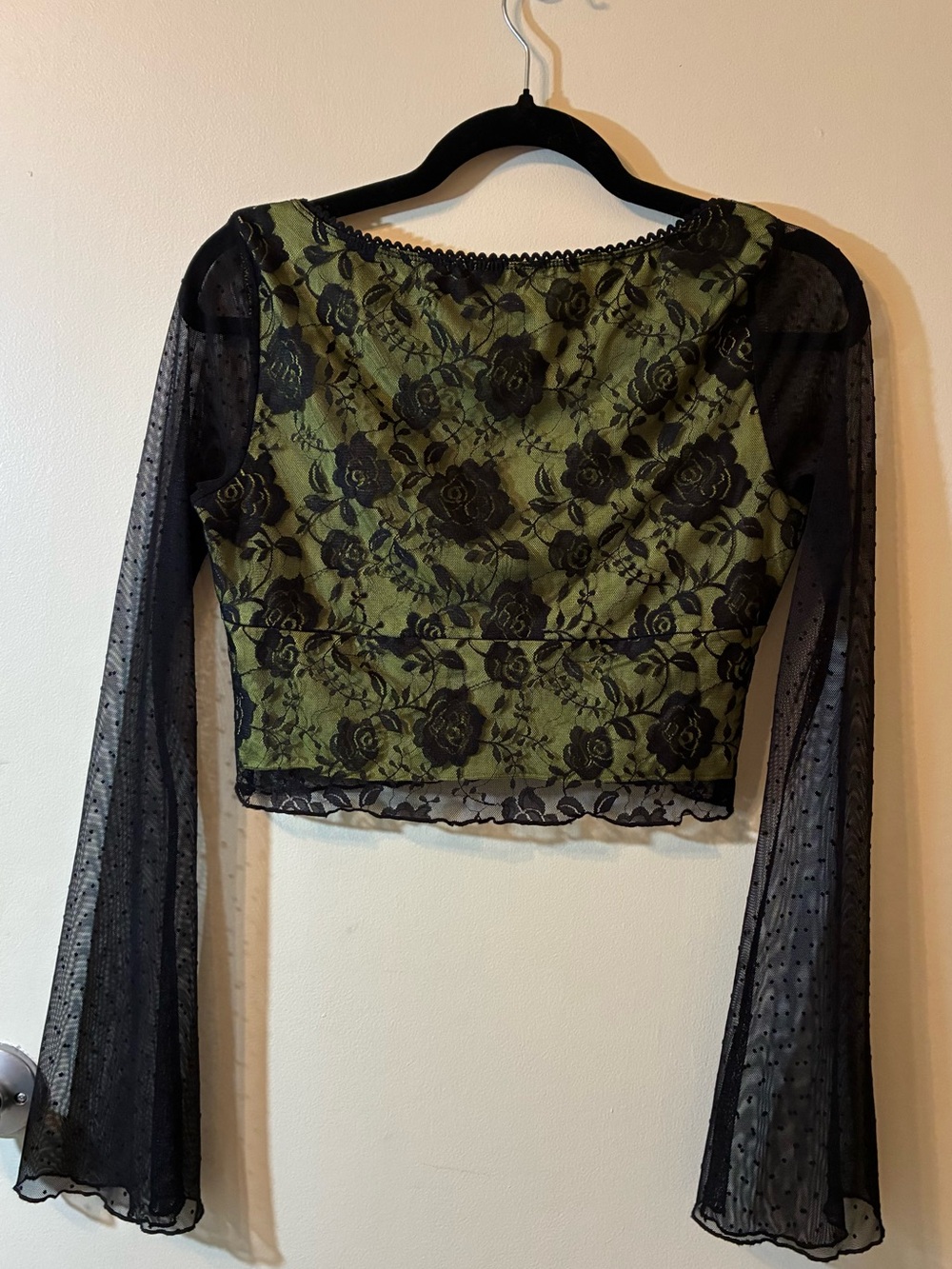Green Lace Overlay Long-Sleeve Crop Top - Picture 2 of 9